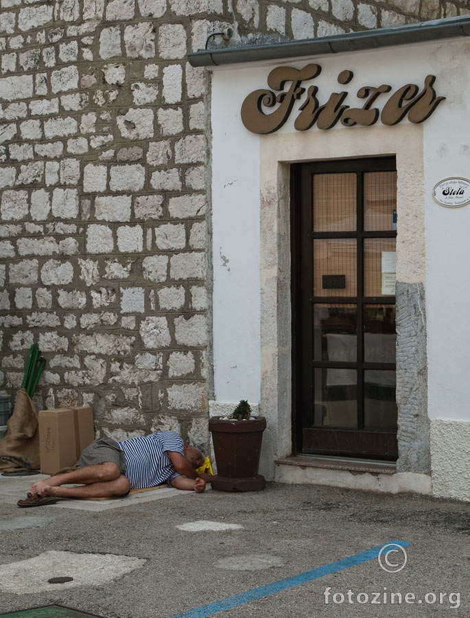 Čekajući frizera .....