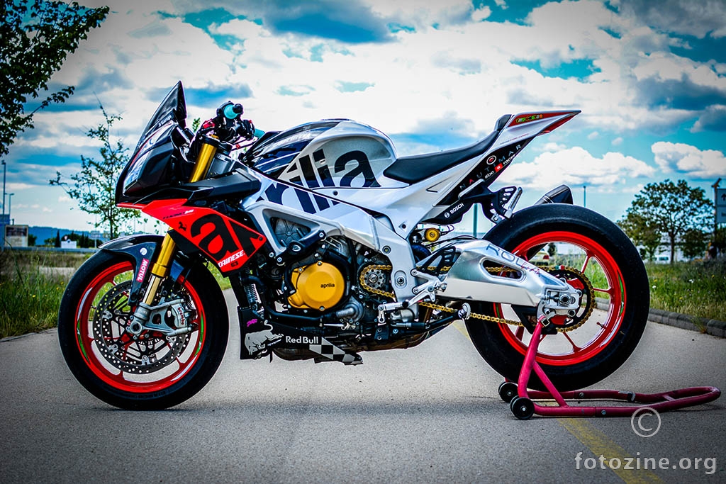 Aprilia Tuono 1100