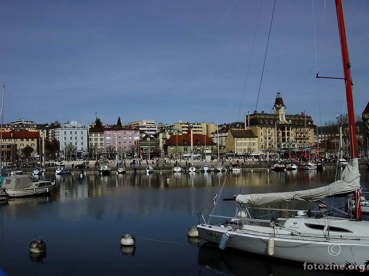 Lausanne (CH)