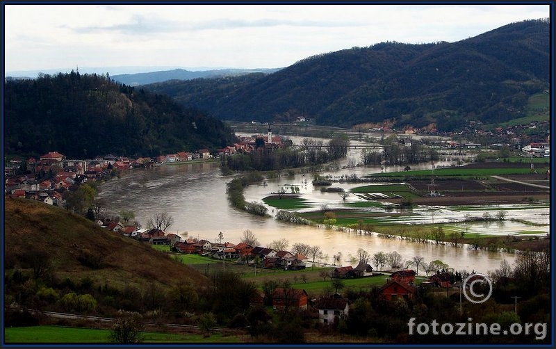 izljevanje rijeke Une - uskršnja poplava ...