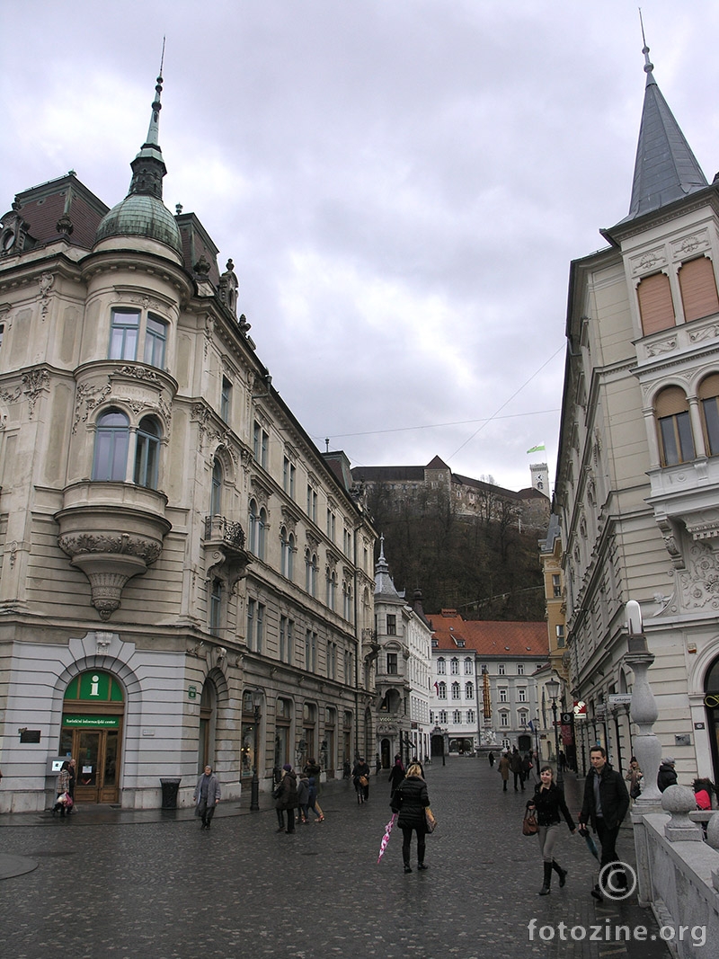 monumentalnost jedne ljubljanske ulice ...