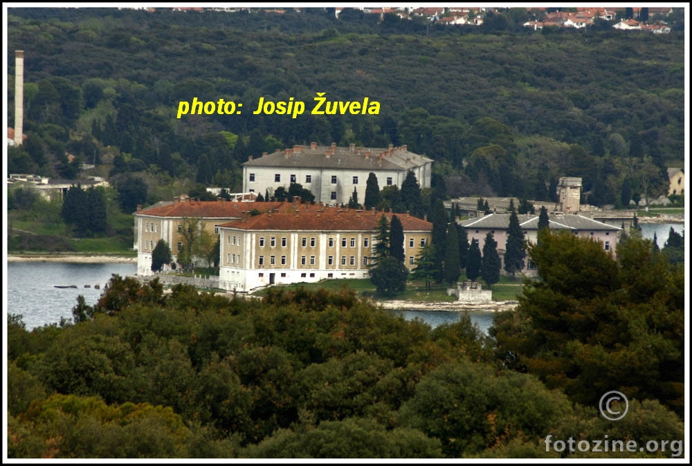 Pogled na Katarinu (hidro-baza iz Austro-Ugarske)...Pula