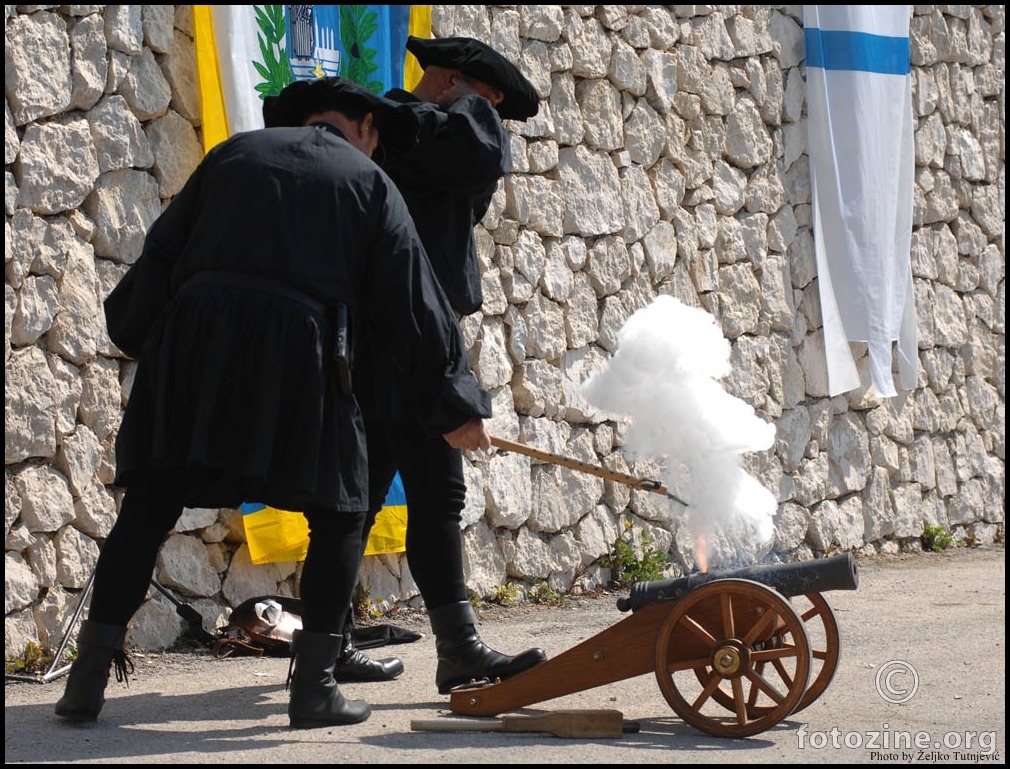 NAJPRIJE UŽEŽI, POTOM OŽEŽI BY ŽT