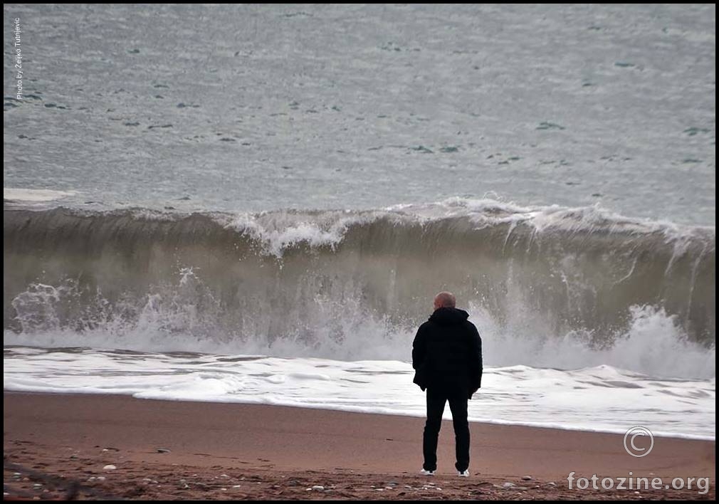 NIJE BAŠ TSUNAMI, ALI MOTIV NEODOLJIVO MAMI BY ŽT