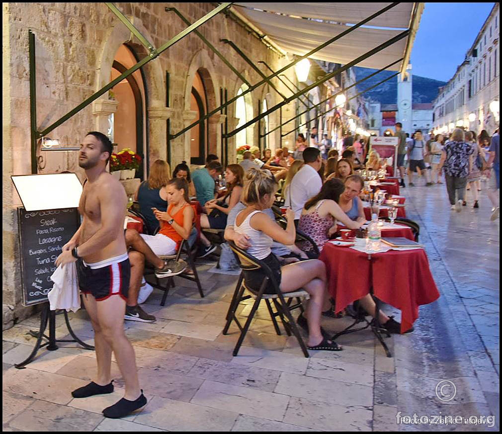 ČOMBU JE VRUĆE, U GRADU SE OSJEĆA K'O KOD KUĆE BY ŽT