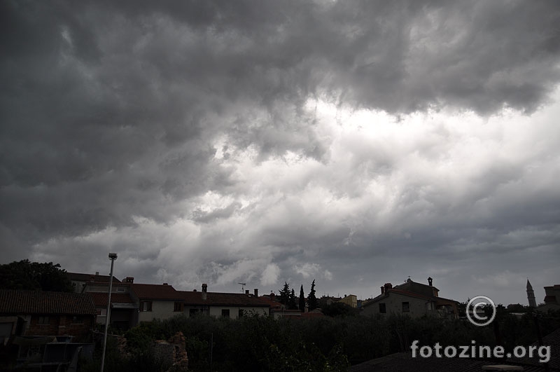 pretmurno nebo nadvilo se nad Vodnjanom