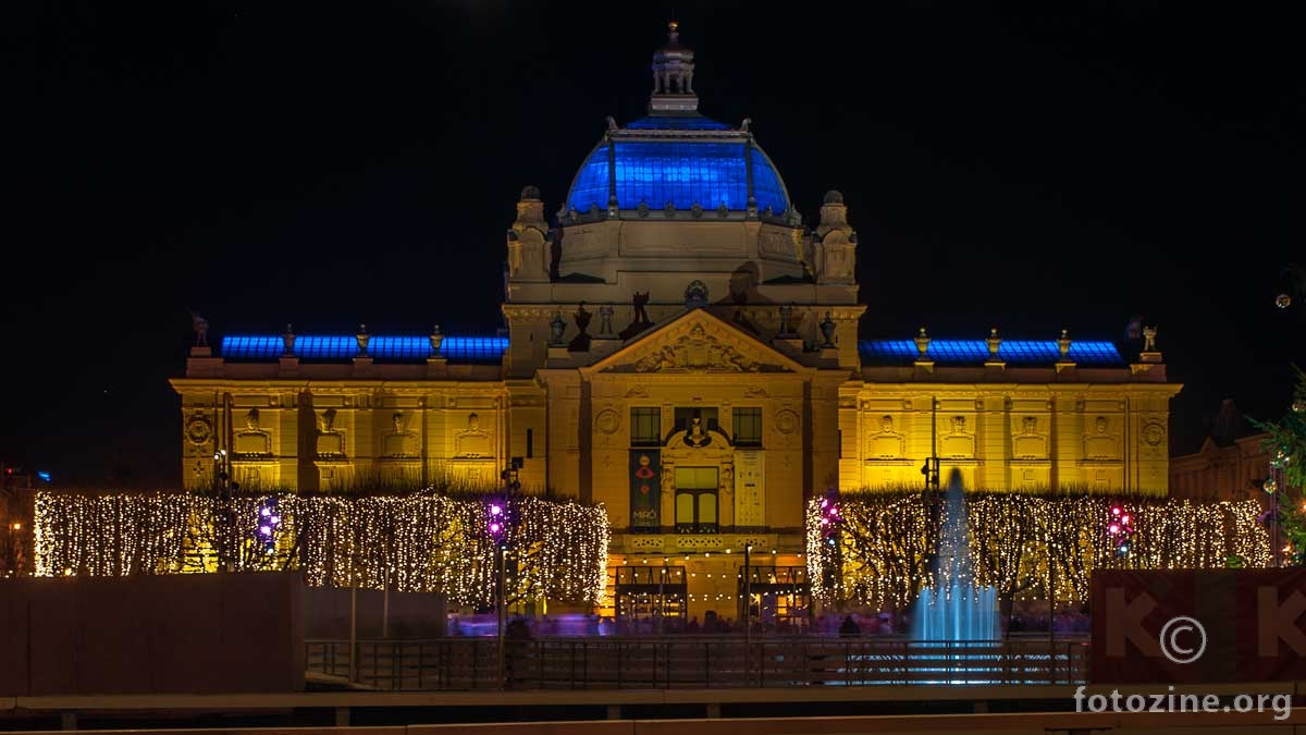 Paviljon noću