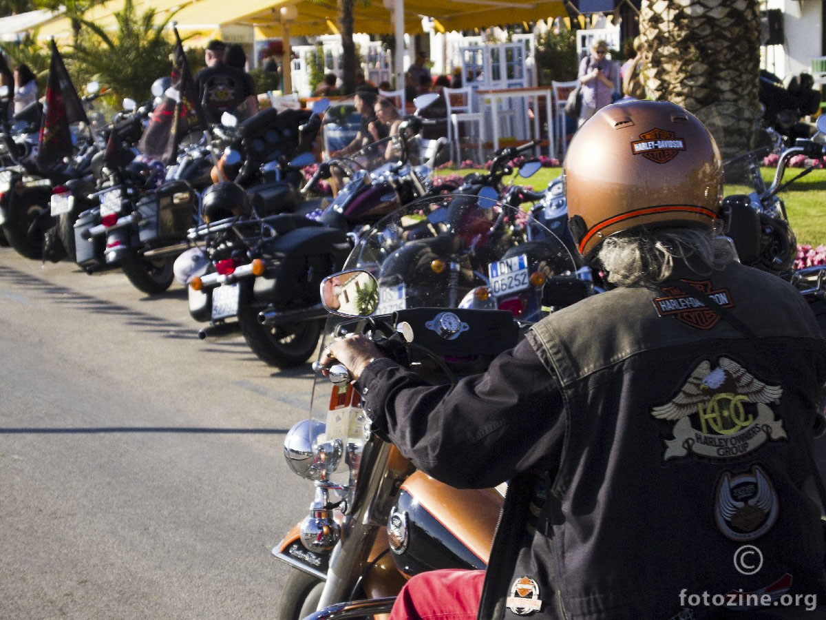 Što je biker bez duge kose i...