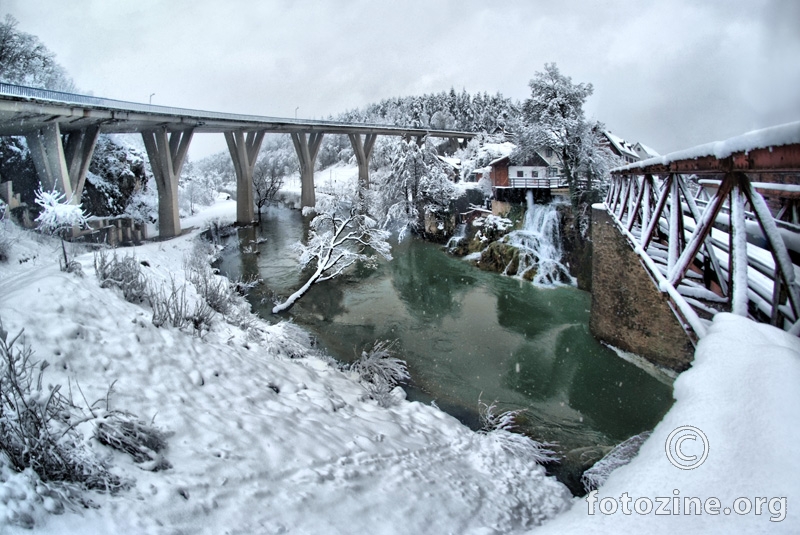 imedju mostova - Rastoke