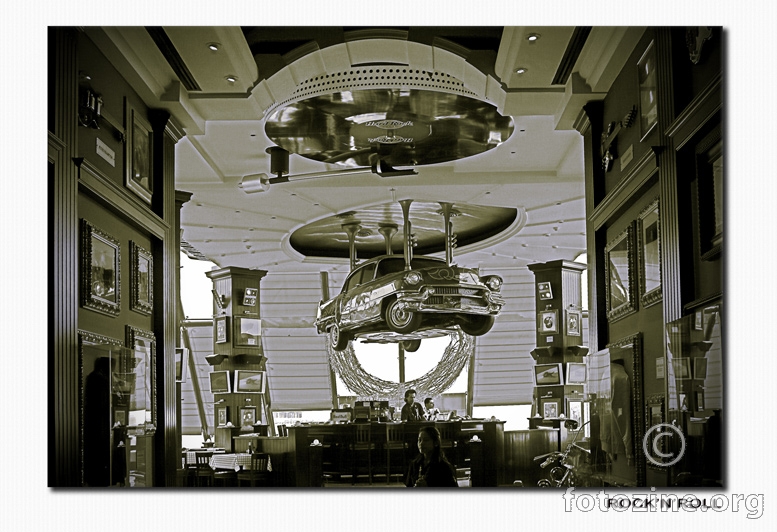 r'n'r b&w - Hard Rock Cafe, Kuwait