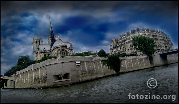 na rijeci seine (pariz)